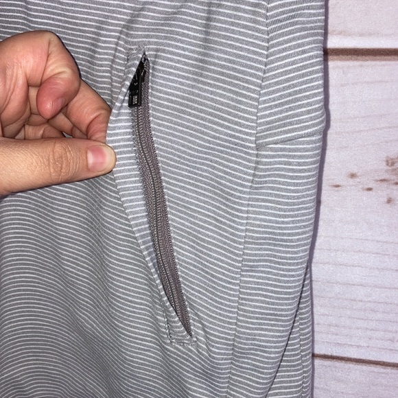 Athleta Modern Metro Grey Striped Shortie Shorts - XS - Picture 5 of 12